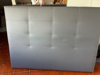 Cabecero gris en polipiel para cama 160
