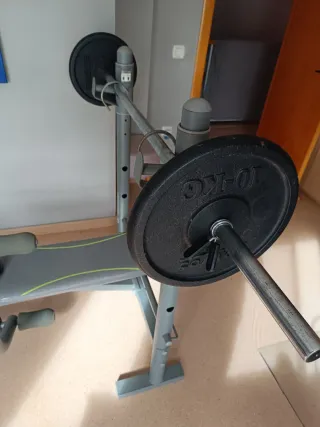 Banco de pesas con barra y 2 discos 10kg