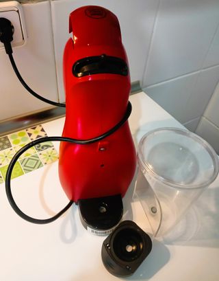 Cafetera Dolce Gusto Piccolo XS Roja