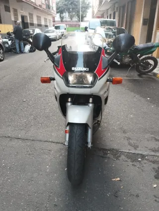 Suzuki GSX750F Slingshot Sportbike