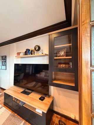 Mueble TV salón y vitrina madera