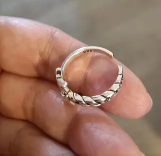 Anillo ajustable con diseño de estrella