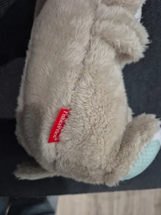 Peluche marmota bebé durmiendo.