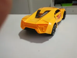 Coche de juguete amarillo Racing