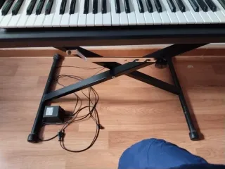 Teclado Casio CTK-811EX con patas de sujeción