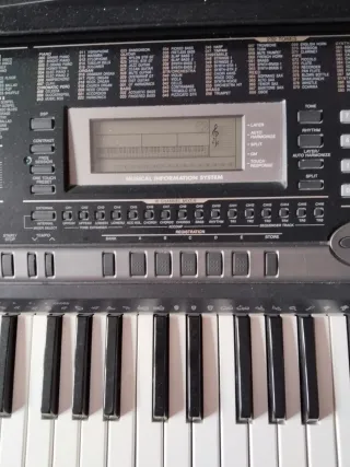 Teclado Casio CTK-811EX con patas de sujeción