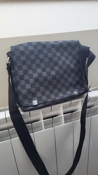 Bandolera Louis Vuitton Negra