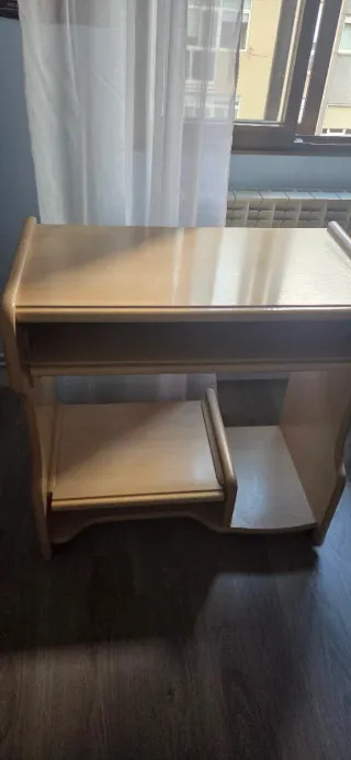 Mesa de ordenador de madera