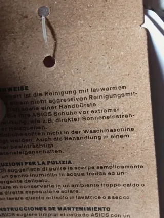 Zapatillas rosas y blancas con cordones