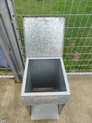 Comedero metálico para perros