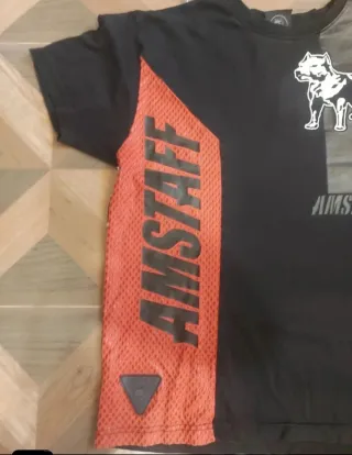 T-shirt Amstaff nera e arancione