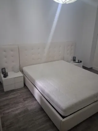 Cama 1.50 tapizada Mesillas Colchon(opcional)