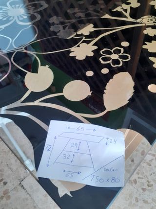 Mesa escritorio cristal y silla rosa