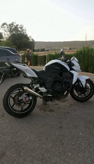 Kawasaki Z 750 Blanca