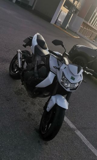 Kawasaki Z 750 Blanca