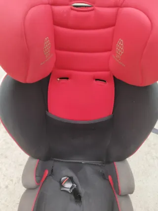 Silla coche Isofix roja y negra