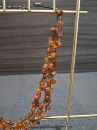 Collar de cuentas naranja y dorado