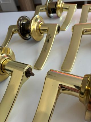 Juego 6 Manillas Latón Dorado con Roseta