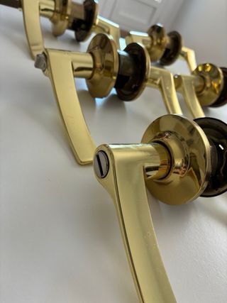 Juego 6 Manillas Latón Dorado con Roseta