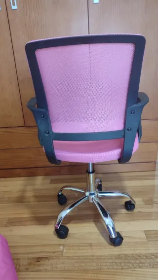 Silla de estudio rosa y negra