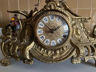 Reloj de latón con figura de querubín, NO FUNCIONA