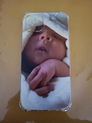 Funda iPhone 13 con foto de bebé