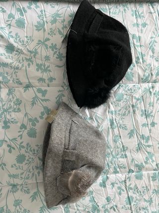 Lote 2 sombreros con etiqueta negro y gris