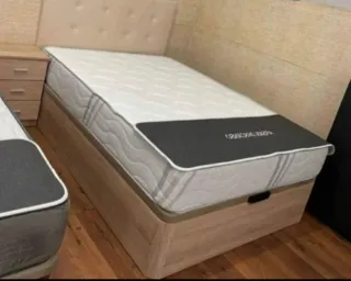 Armario blanco y marrón