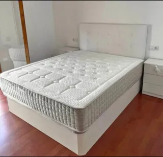 Armario blanco y marrón