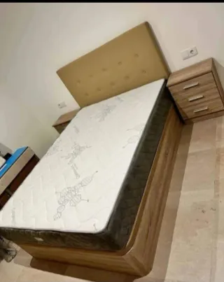 Armario blanco y marrón