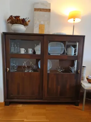 Vitrina madera puertas correderas cristal