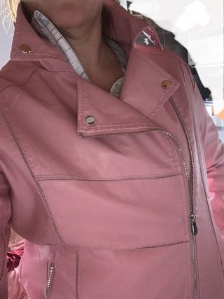 Chaqueta de cuero rosa