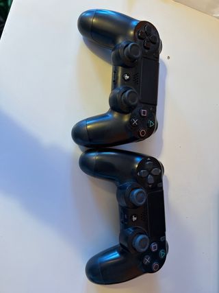 PS4 (PlayStation 4) con 2 mandos