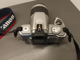 Cámara analógica Canon EOS 300V con lente 28-90mm