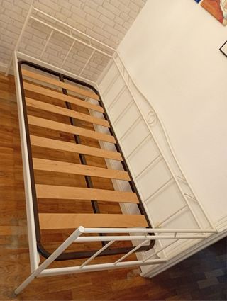 Estructura de cama y colchón