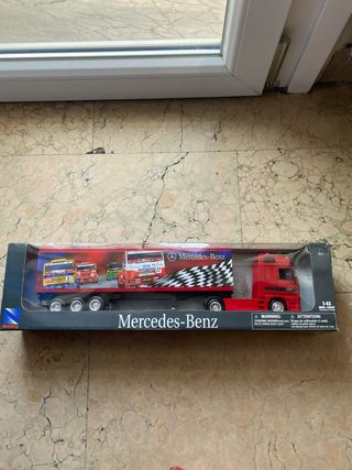 Camioncino Mercedes-Benz in scatola