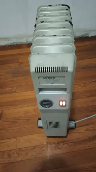 Radiador de aceite Ufesa Beige/Gris