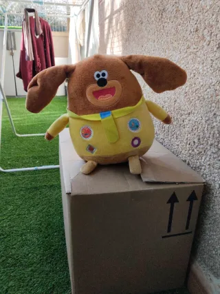 Peluche Duggee y con música y se suben orejas