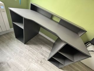 Scrivania da gioco grigia