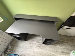 Scrivania da gioco grigia