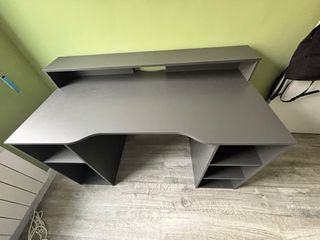 Scrivania da gioco grigia