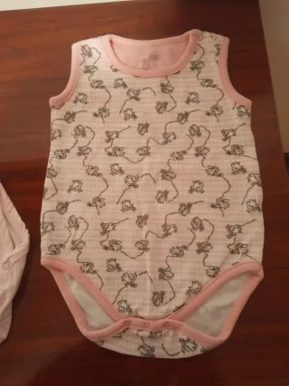 3 Bodys nuevos Anya Talla 18 Meses