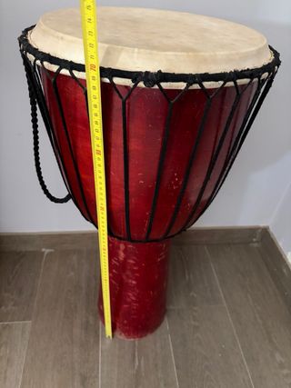 Bongó rojo de madera