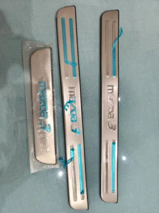 Embellecedor Umbral puerta Mazda 3