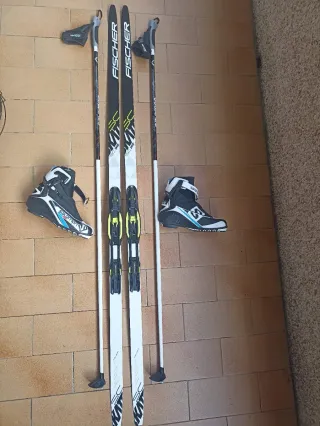 Esquís Fischer SC Skate + Bastones + Botas
