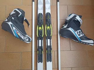 Esquís Fischer SC Skate + Bastones + Botas