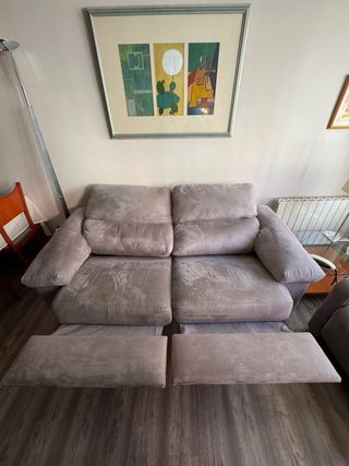Sofá de 3 plazas beige/gris con relax eléctrico.