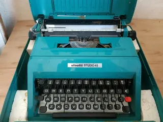 Máquina de escribir Olivetti Studio 45
