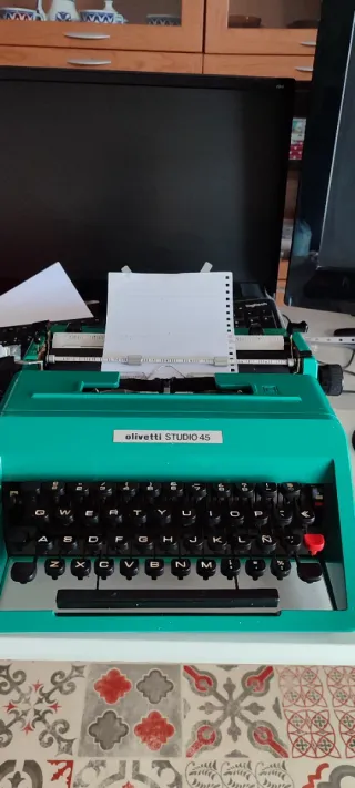 Máquina de escribir Olivetti Studio 45