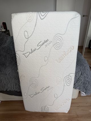 Cuna blanca de madera + colchón